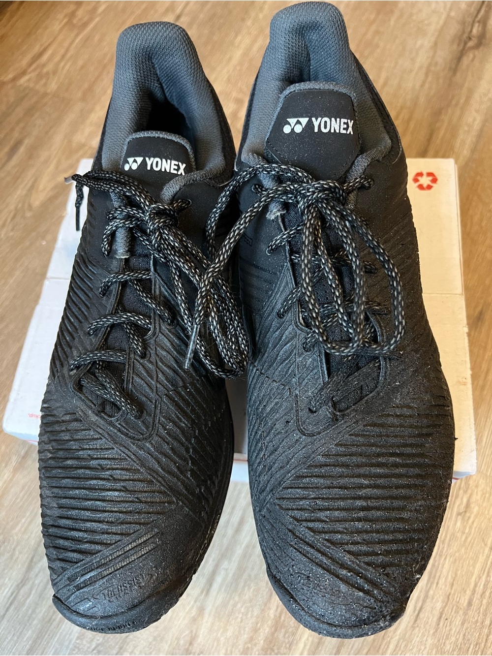 Yonex Men's Black Textured Athletic Trainers men’s 11.5
